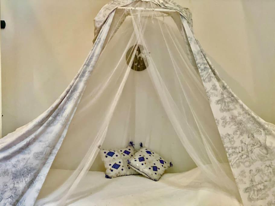 Charming Romantic Tower In Chateau Estate Ocquerre Ngoại thất bức ảnh